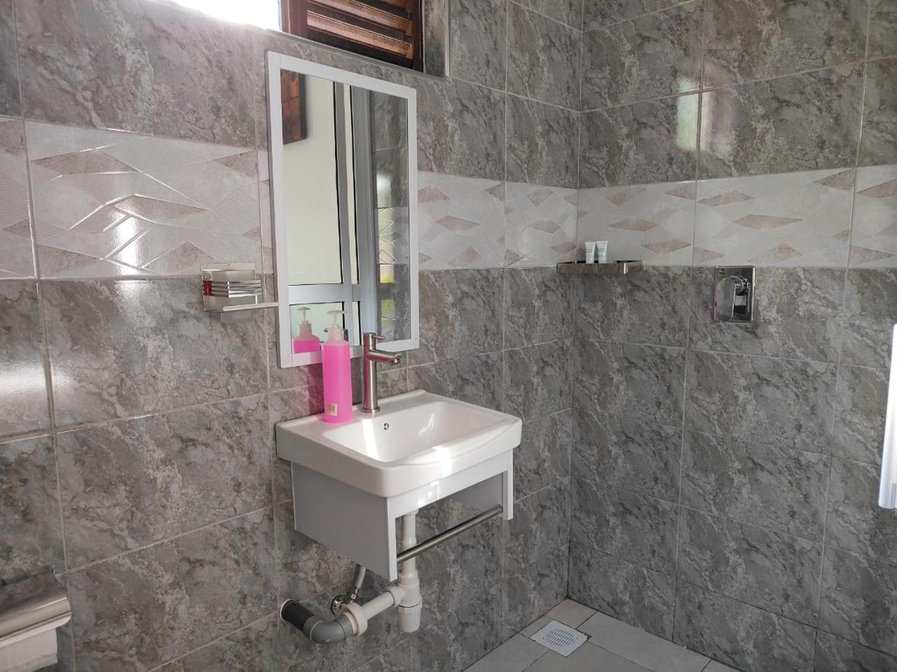 Milimani Drive Livings Appartement Kisumu Buitenkant foto